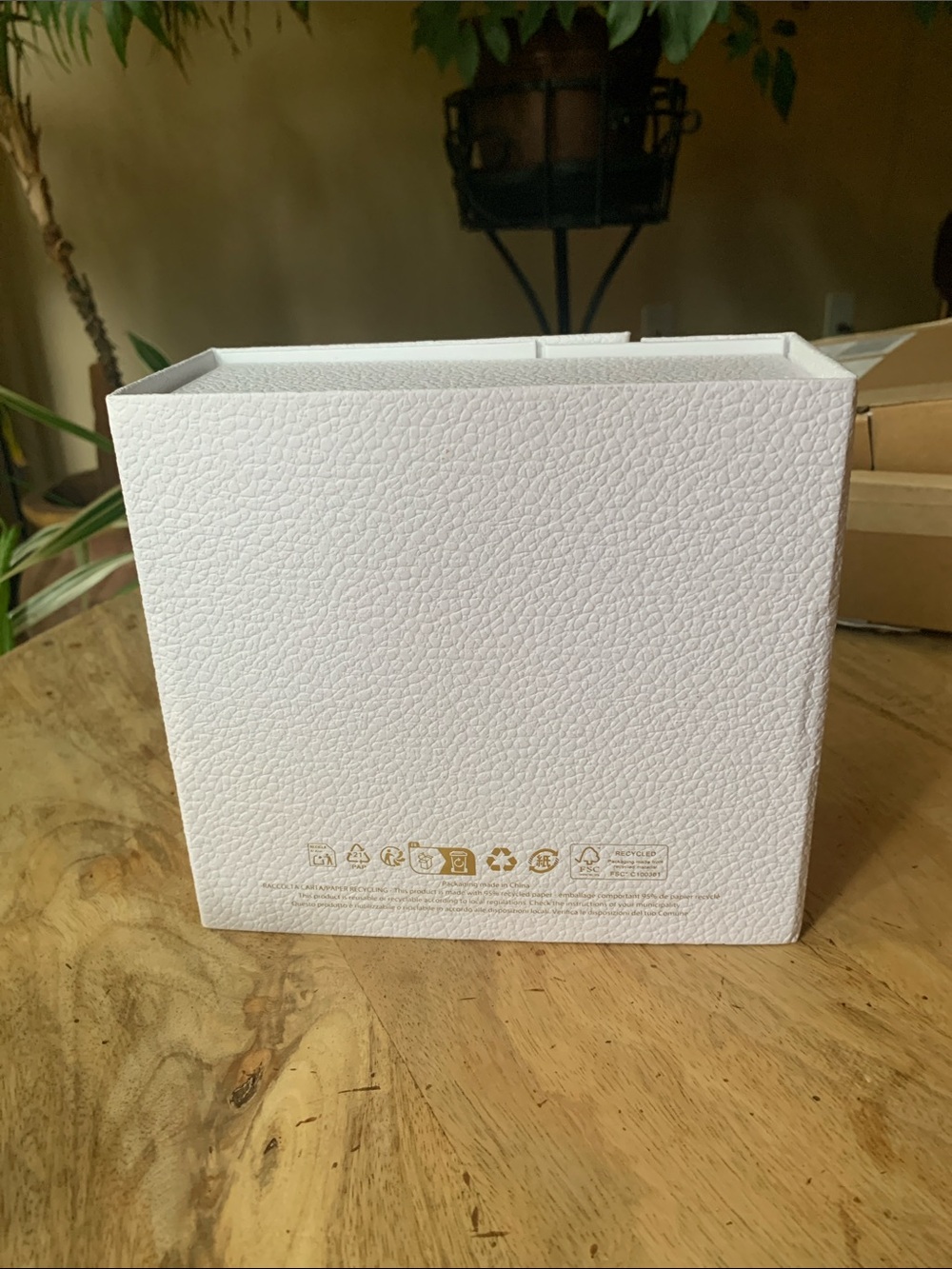DIOR Gift Box - Small - Picture 3 of 7